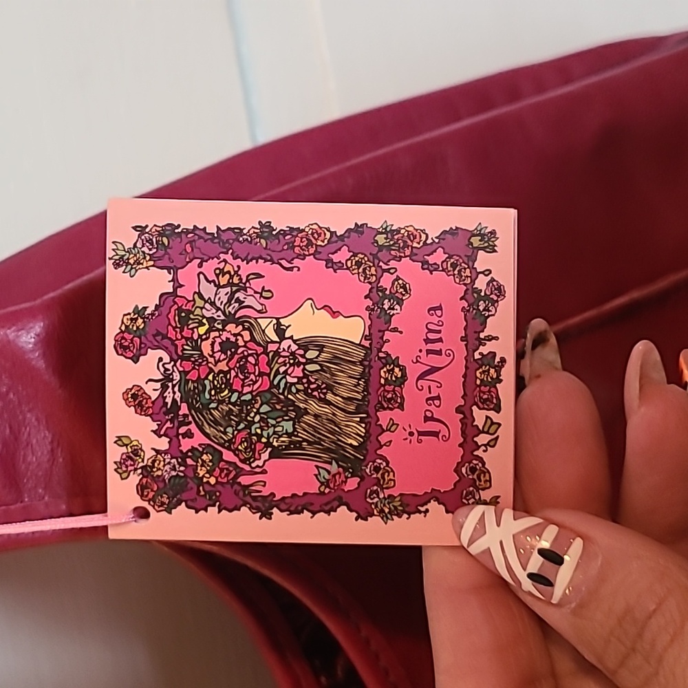 Elegant Burgundy Shoulder Bag with Tassel - Picture 2 of 4